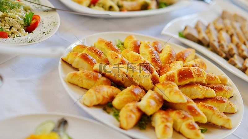 狗狗专用饼干，如何挑选最合适的那一款？**